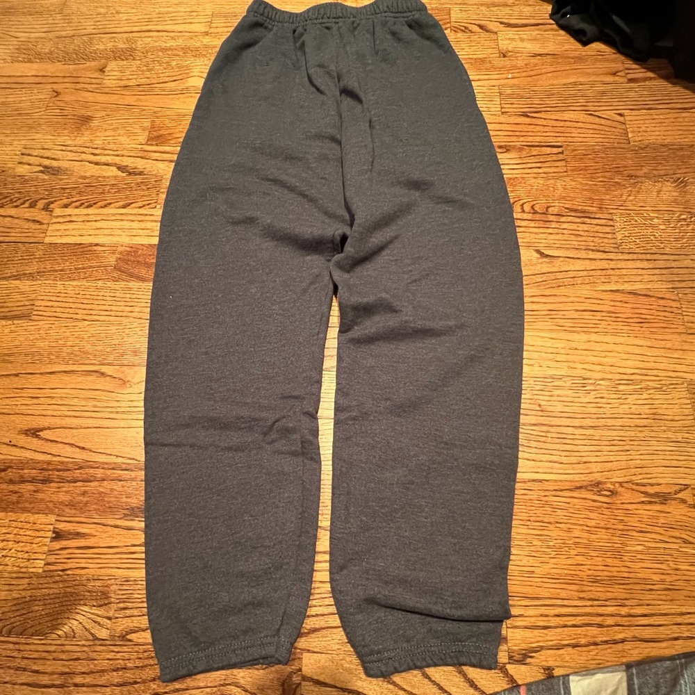 gray sweatpants